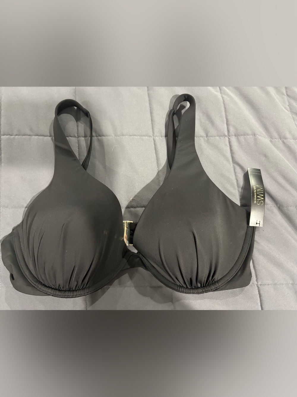 Brand new, Victoria’s Secret lightly lined plunge bikini top sz 36C